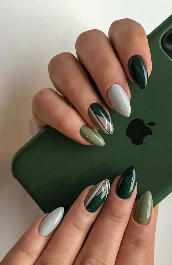 Emerald green nails and emerald green nail designs to try