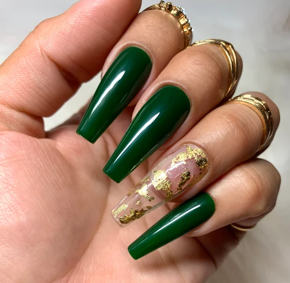 Emerald green nails and emerald green nail designs to try