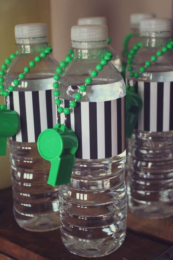 Super Bowl party decorations and Super Bowl party decor ideas