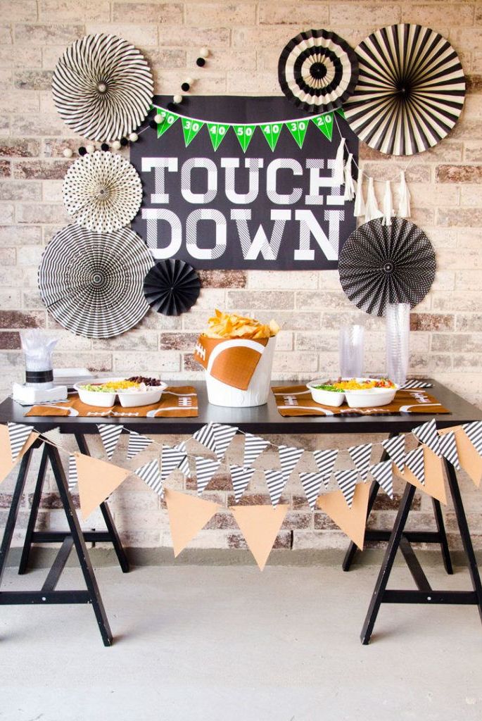 Super Bowl party decorations and Super Bowl party decor ideas