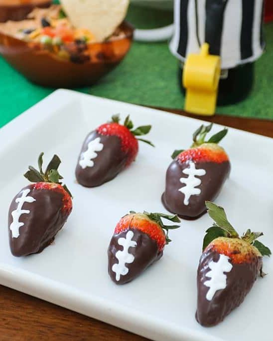 Super Bowl party decorations and Super Bowl party decor ideas