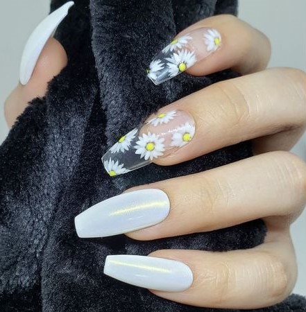 The best daisy nails and daisy nail designs for a delicate manicure