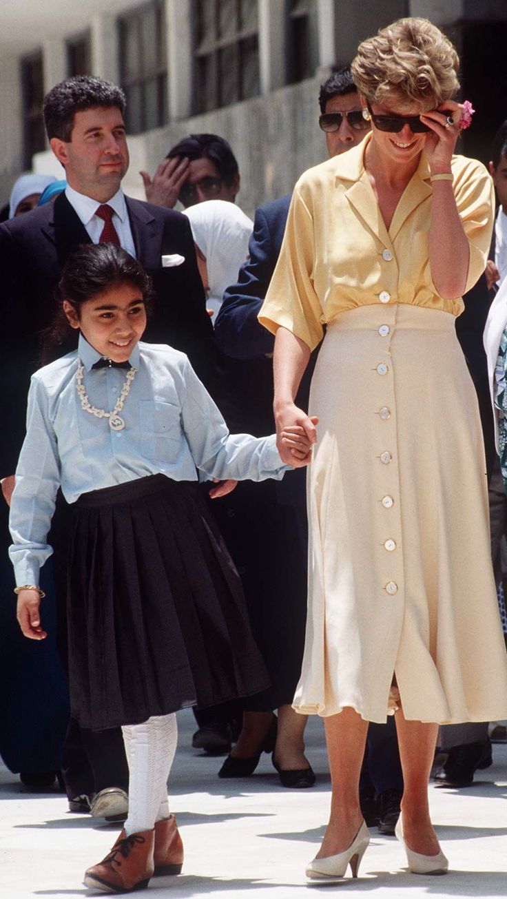 The best Princess Diana outfits, style, and fashion to copy