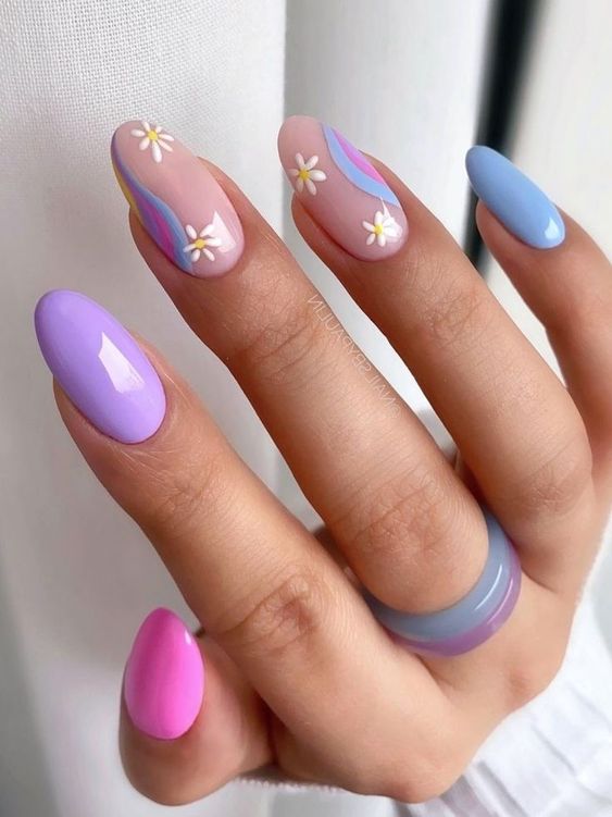 The best daisy nails and daisy nail designs for a delicate manicure