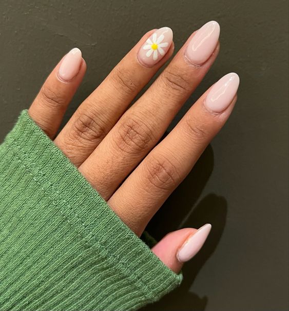 The best daisy nails and daisy nail designs for a delicate manicure