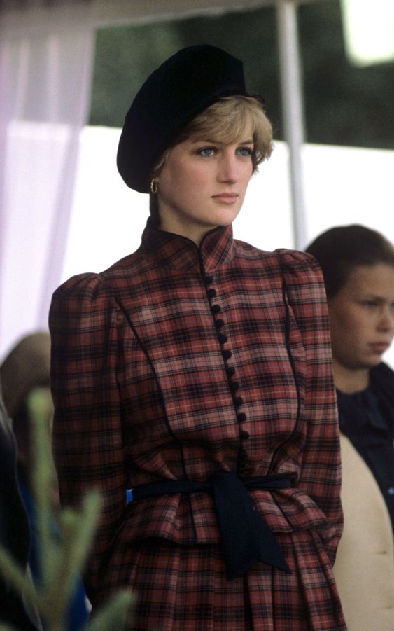 The best Princess Diana outfits, style, and fashion to copy