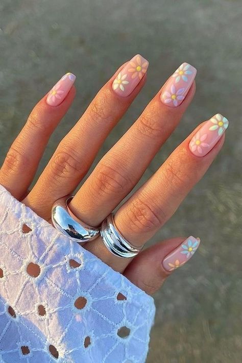 The best April nails and April nail designs for your spring nails