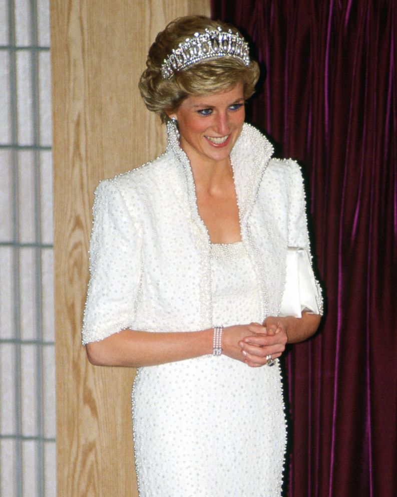 The best Princess Diana outfits, style, and fashion to copy