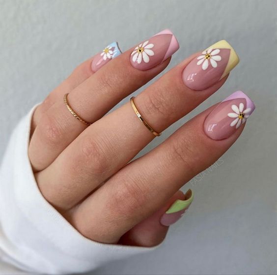 The best daisy nails and daisy nail designs for a delicate manicure