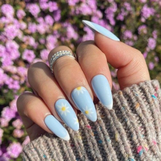 The best daisy nails and daisy nail designs for a delicate manicure