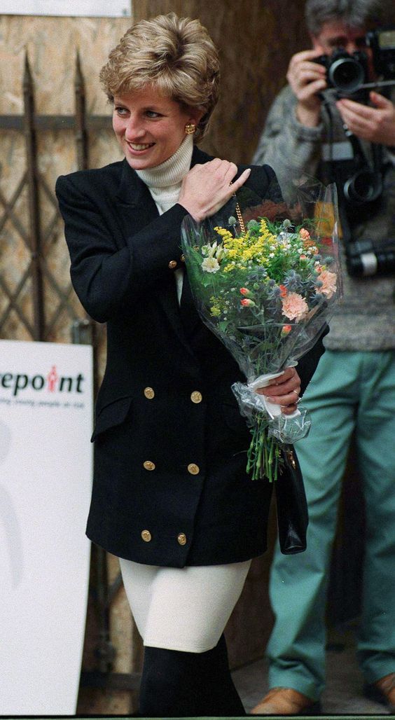 The best Princess Diana outfits, style, and fashion to copy