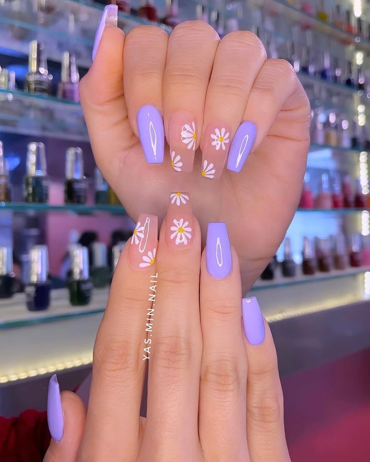 Minimalist and trending summer nails, summer nail designs, and summer nail ideas to try