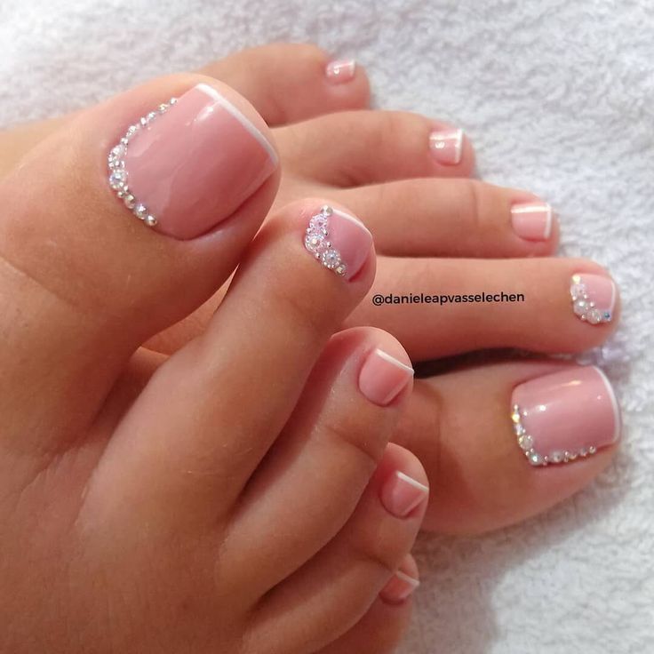 The cutest toe nail designs of the year