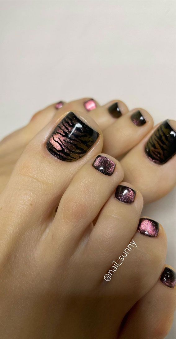 black and gold toe nail designs