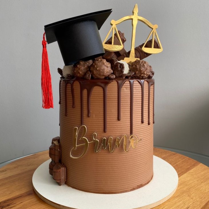 50+ Upscale Graduation Cake Ideas For Your Big Day