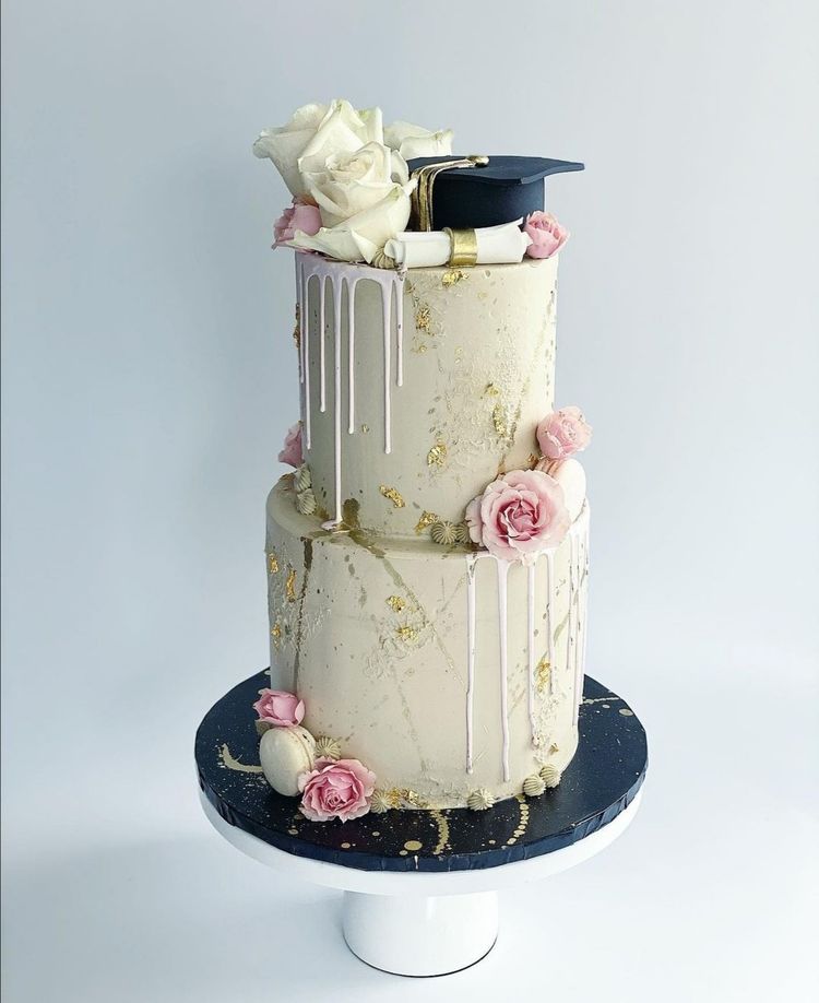 50+ Upscale Graduation Cake Ideas For Your Big Day