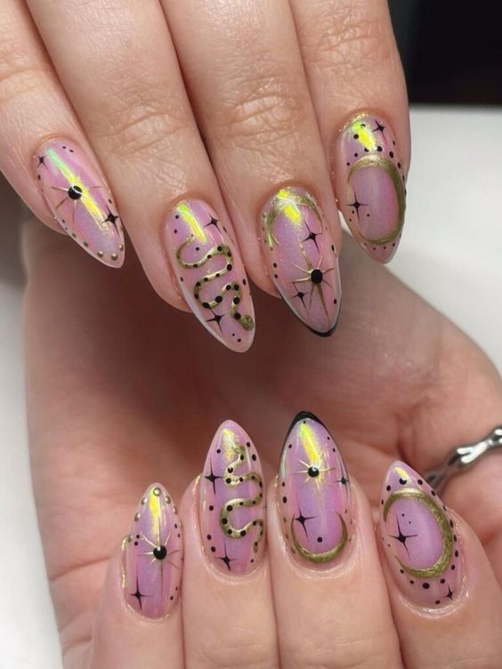 The best witchy nails for a grunge look