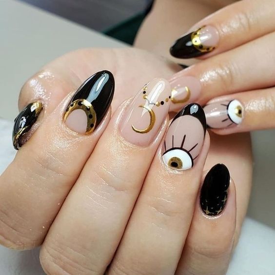 The best witchy nails for a grunge look