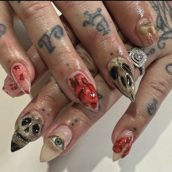 The best witchy nails for a grunge look