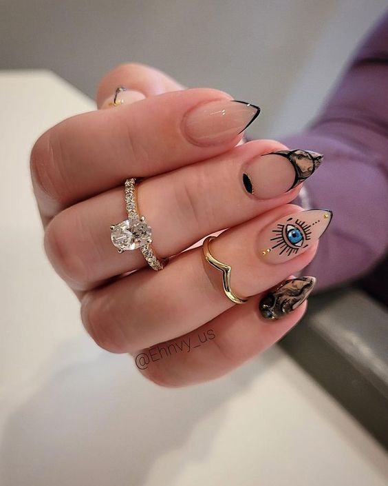 The best witchy nails for a grunge look