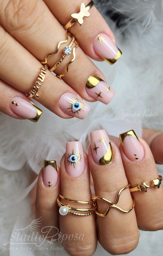 The best witchy nails for a grunge look