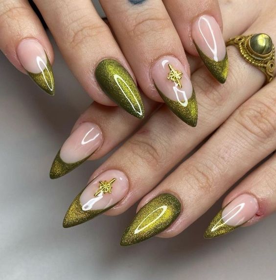 The best witchy nails for a grunge look