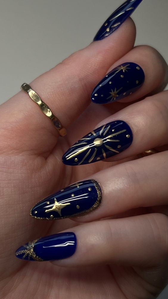 The best witchy nails for a grunge look