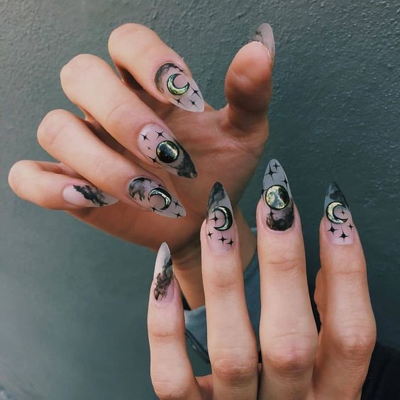 The best witchy nails for a grunge look