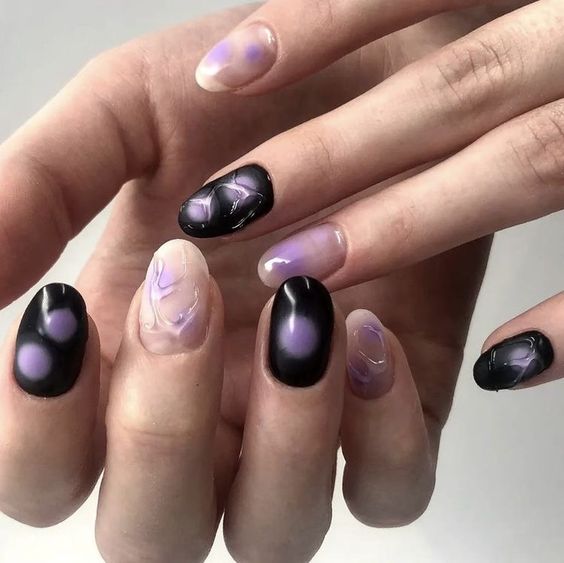 The best witchy nails for a grunge look