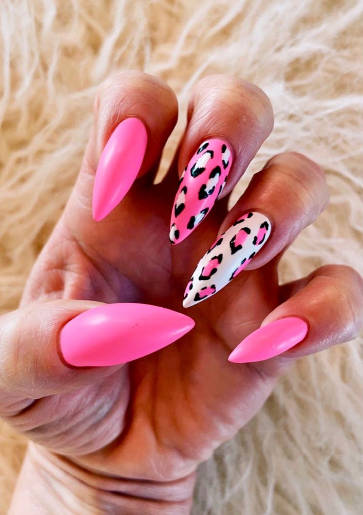 The best barbie nails for the barbiecore aesthetic