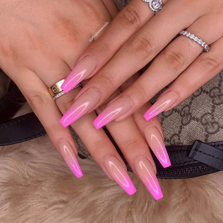 The best barbie nails for the barbiecore aesthetic