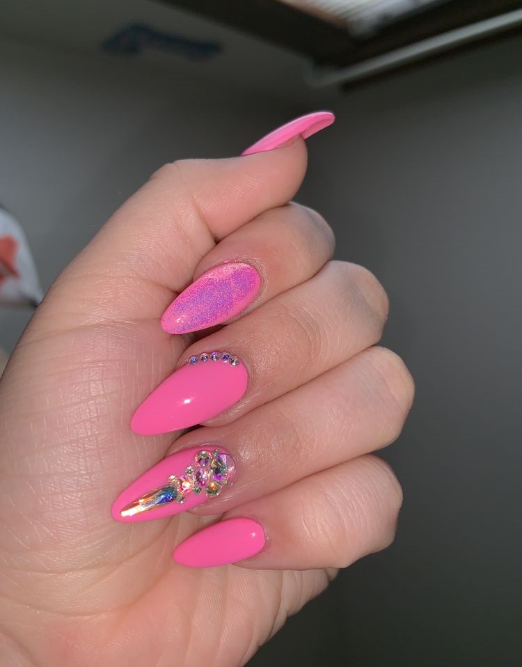 The best barbie nails for the barbiecore aesthetic