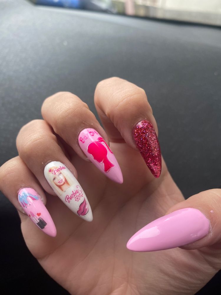 The best barbie nails for the barbiecore aesthetic