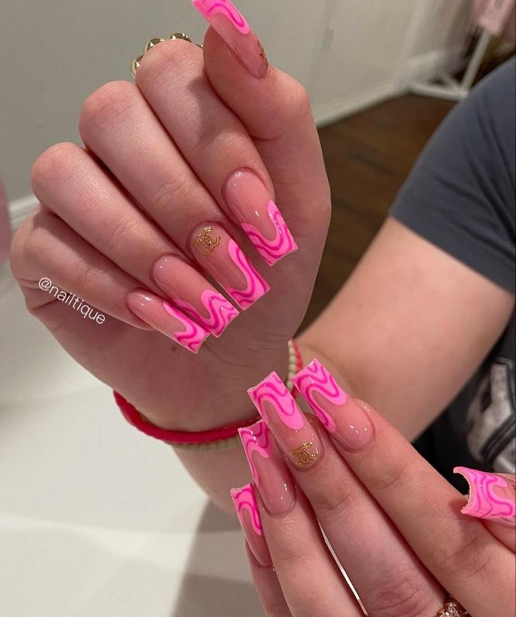 The best barbie nails for the barbiecore aesthetic