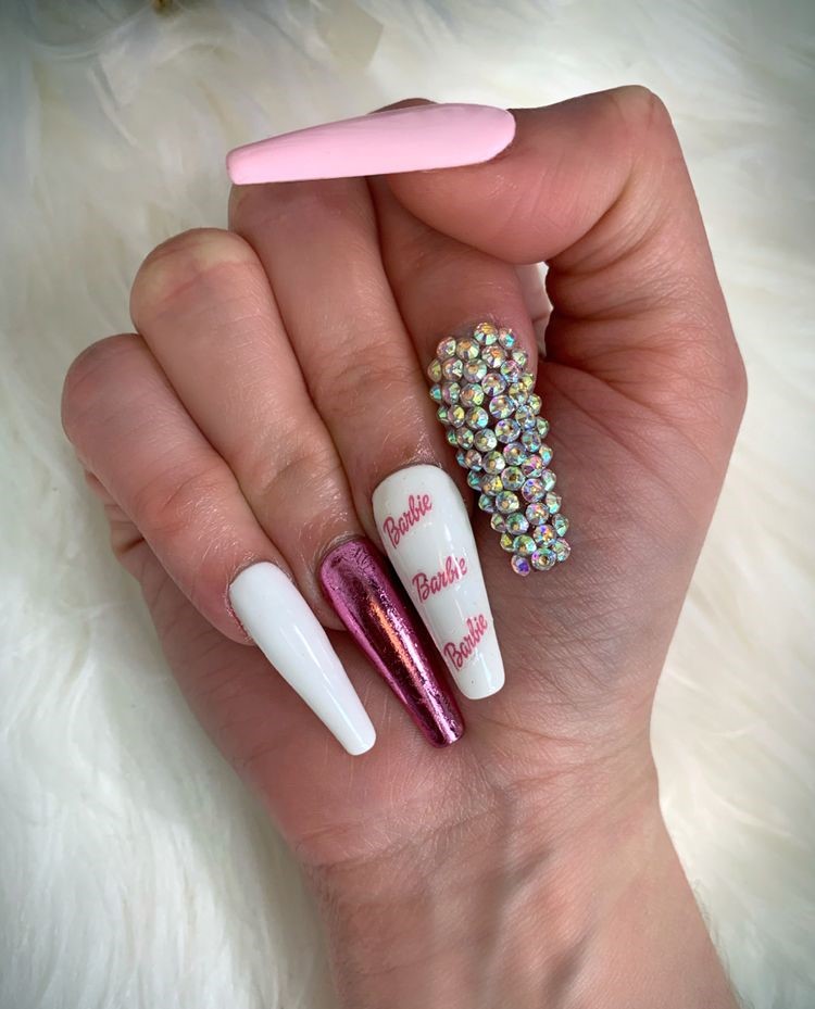 The best barbie nails for the barbiecore aesthetic