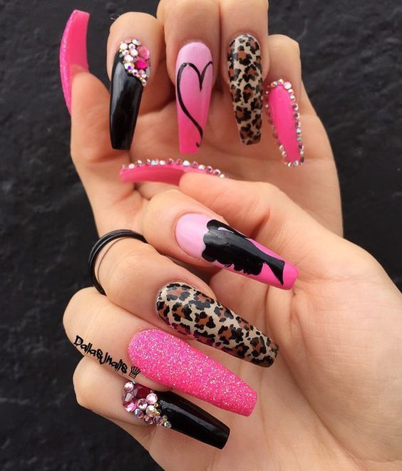 The best barbie nails for the barbiecore aesthetic