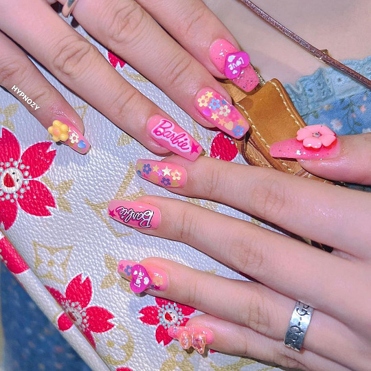 The best barbie nails for the barbiecore aesthetic