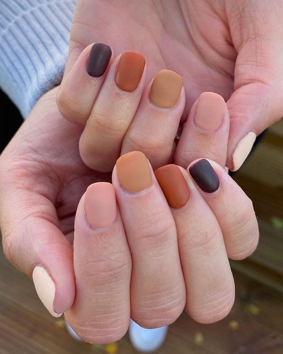 The best September nails and September nail designs for this fall