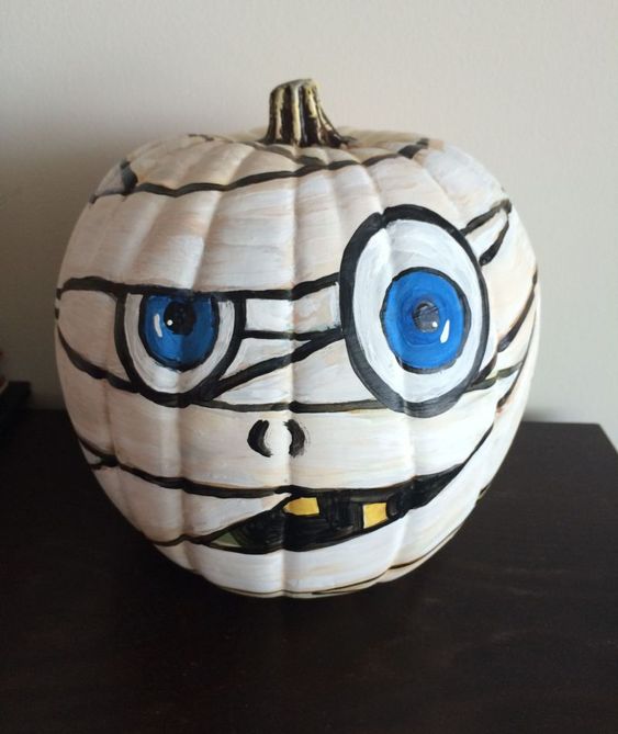 Easy Halloween pumpkin painting ideas to try this fall