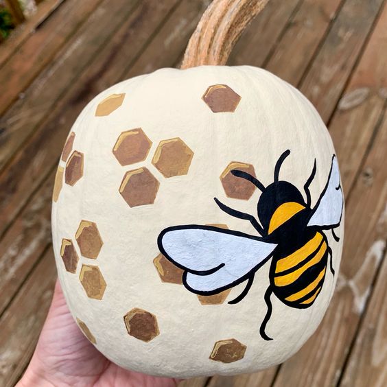 Easy Halloween pumpkin painting ideas to try this fall