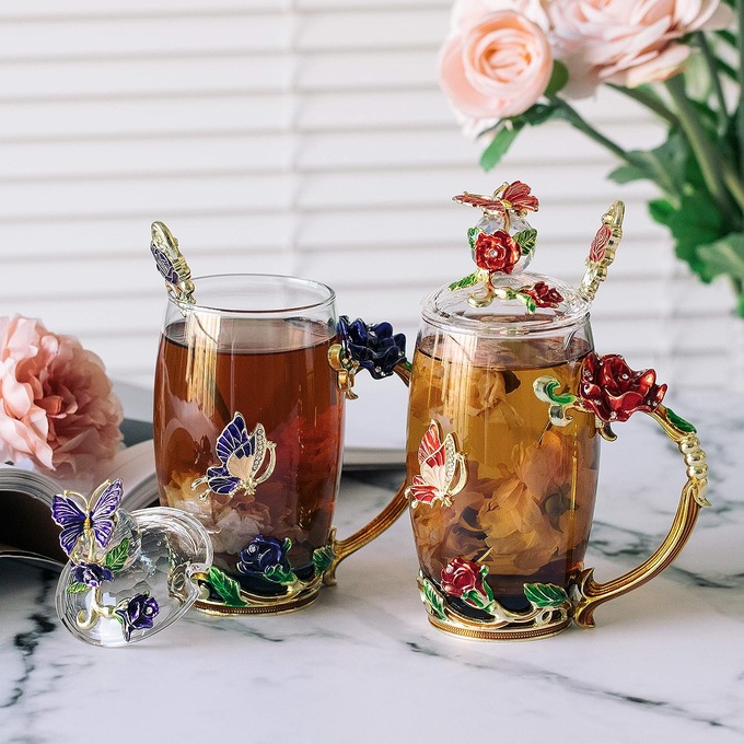 The best gifts for tea lovers: Fancy Tea Cups with Lids