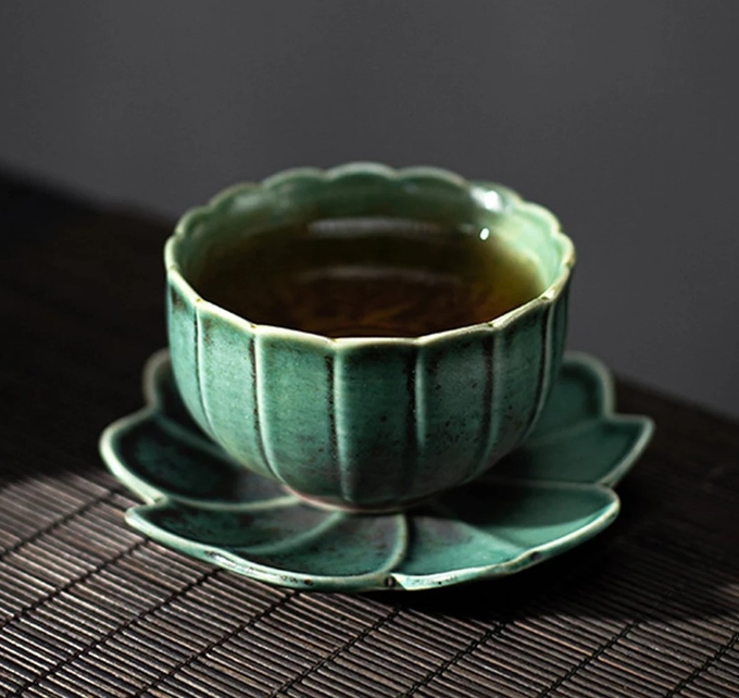 The best gifts for tea lovers: Green Ceramic Tea Cup with Coaster