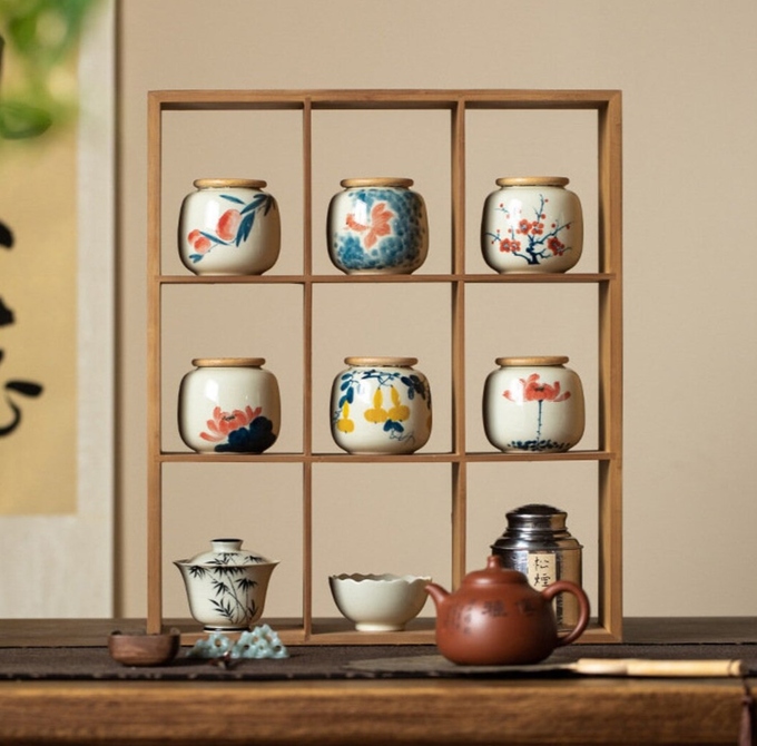 The best gifts for tea lovers: Hand-painted Ceramic Jar for Loose-leaf Teas