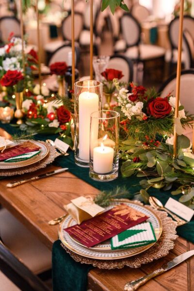 55+ Gorgeous Christmas Wedding Centerpieces For A Magical Vibe