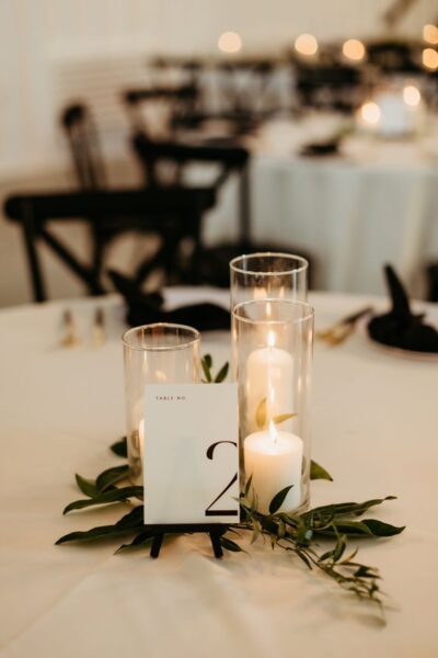 55+ Gorgeous Christmas Wedding Centerpieces For A Magical Vibe