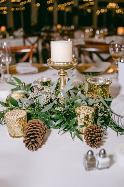 55+ Gorgeous Christmas Wedding Centerpieces For A Magical Vibe