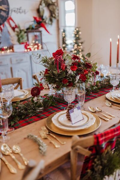 55+ Gorgeous Christmas Wedding Centerpieces For A Magical Vibe