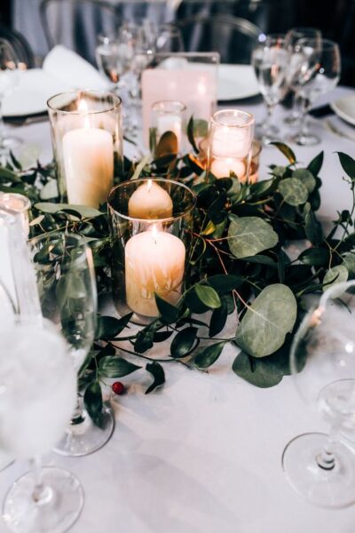 55+ Gorgeous Christmas Wedding Centerpieces For A Magical Vibe