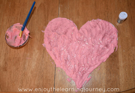 Easy Valentine's Day crafts for toddlers