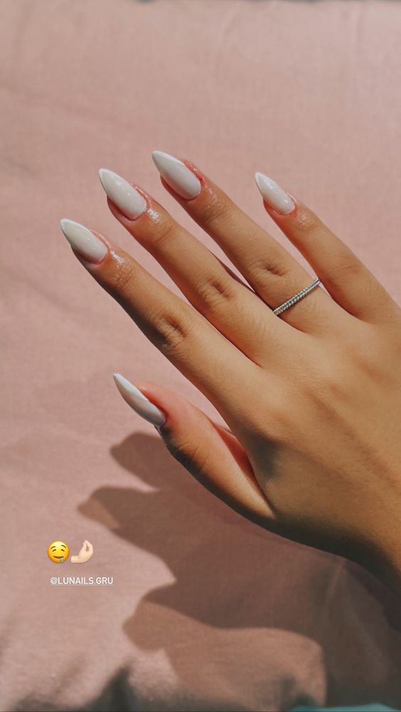 Clean white nails to copy